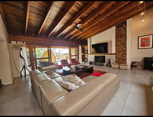 4 BEDROOM HOUSE FOR SALE IN HOUGHTON ESTATE